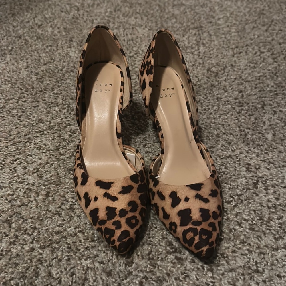 Size 6 leopard heels